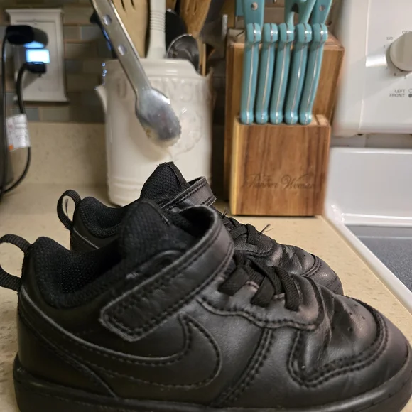 Nike Kids Black Sneakers - Picture 5 of 6